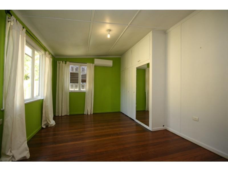 8 Donald Street, Woody Point QLD 4019