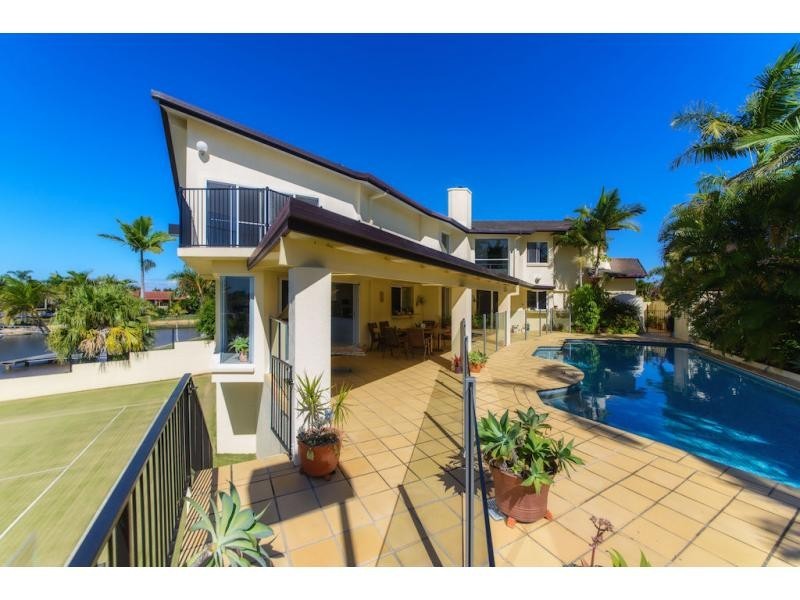 9 Braemer Court, Benowa Waters QLD 4217