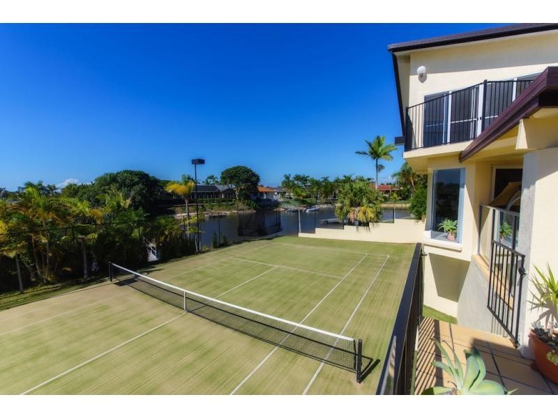 9 Braemer Court, Benowa Waters QLD 4217