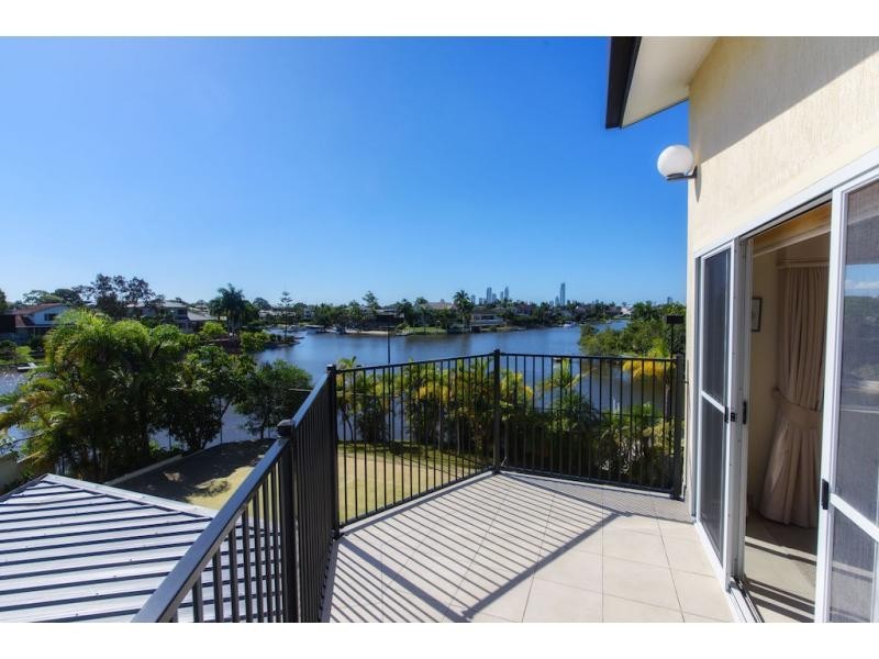 9 Braemer Court, Benowa Waters QLD 4217