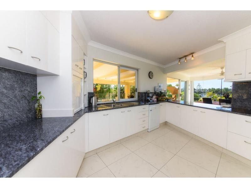 9 Braemer Court, Benowa Waters QLD 4217