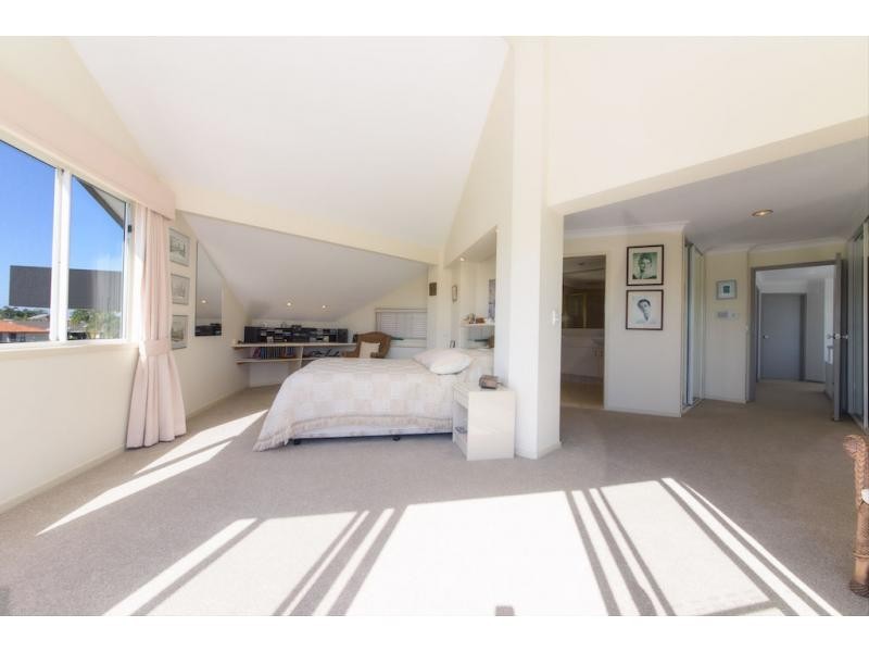 9 Braemer Court, Benowa Waters QLD 4217