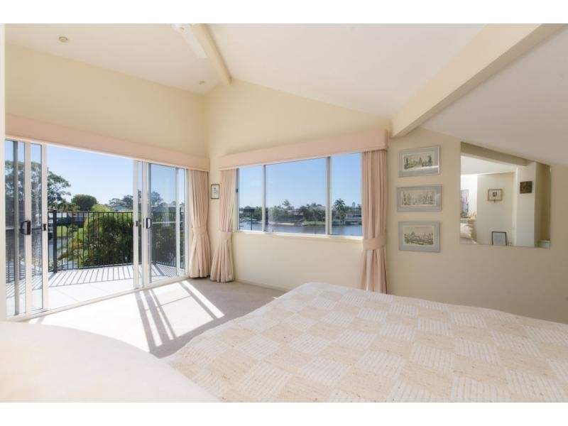 9 Braemer Court, Benowa Waters QLD 4217