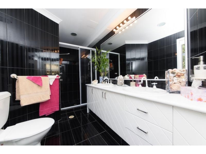 9 Braemer Court, Benowa Waters QLD 4217