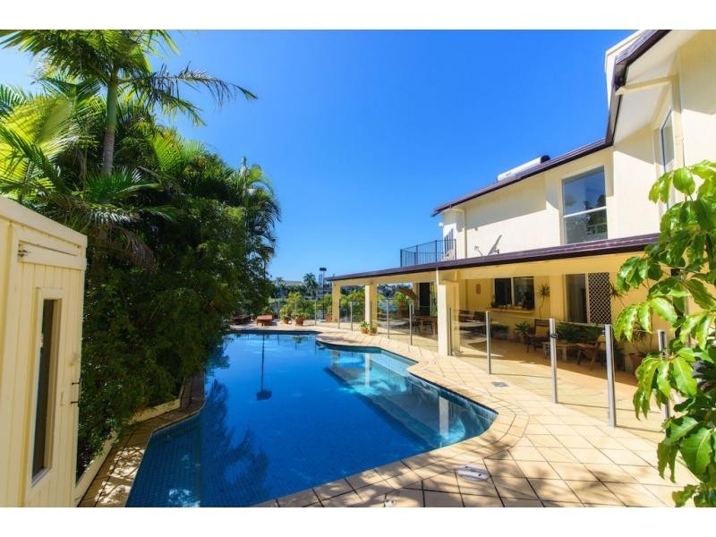 9 Braemer Court, Benowa Waters QLD 4217