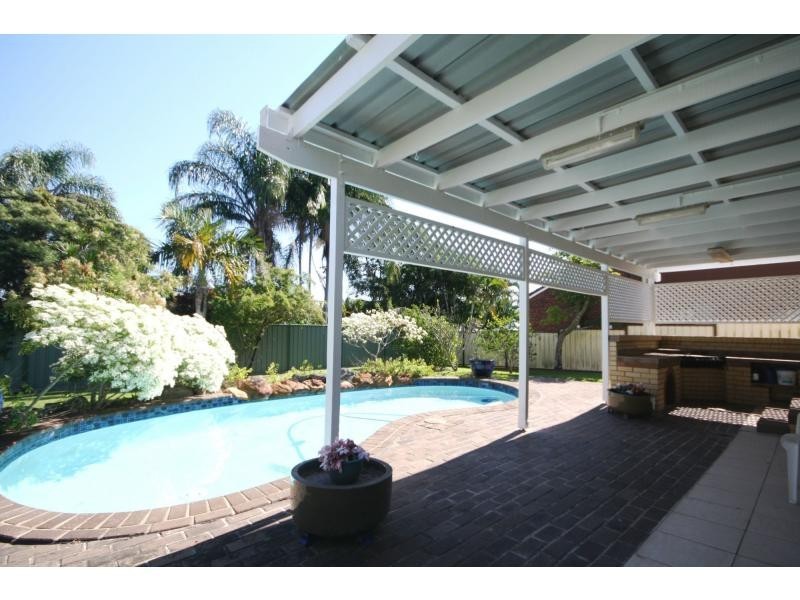 11 Pinewood Street, Redcliffe QLD 4020