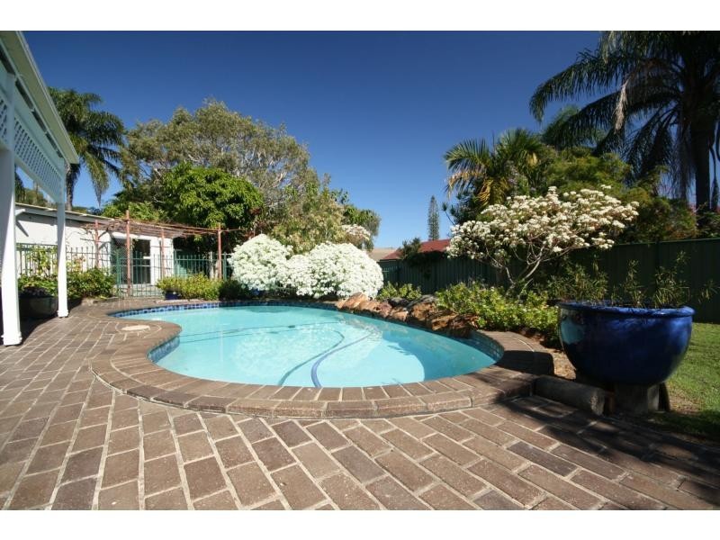 11 Pinewood Street, Redcliffe QLD 4020