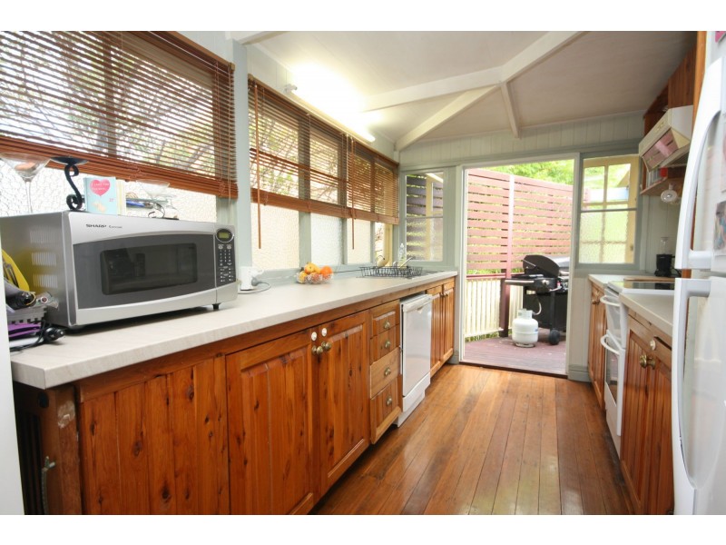 11 Sydney Street, Redcliffe QLD 4020