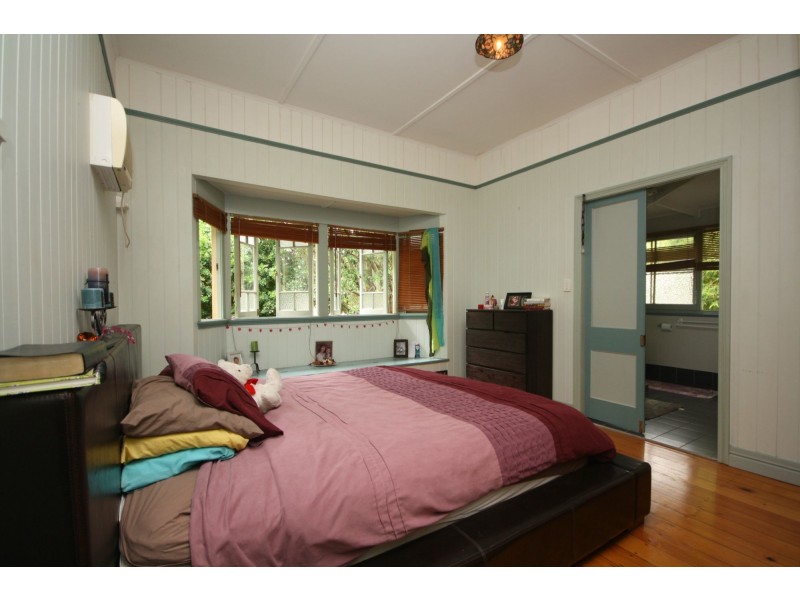 11 Sydney Street, Redcliffe QLD 4020