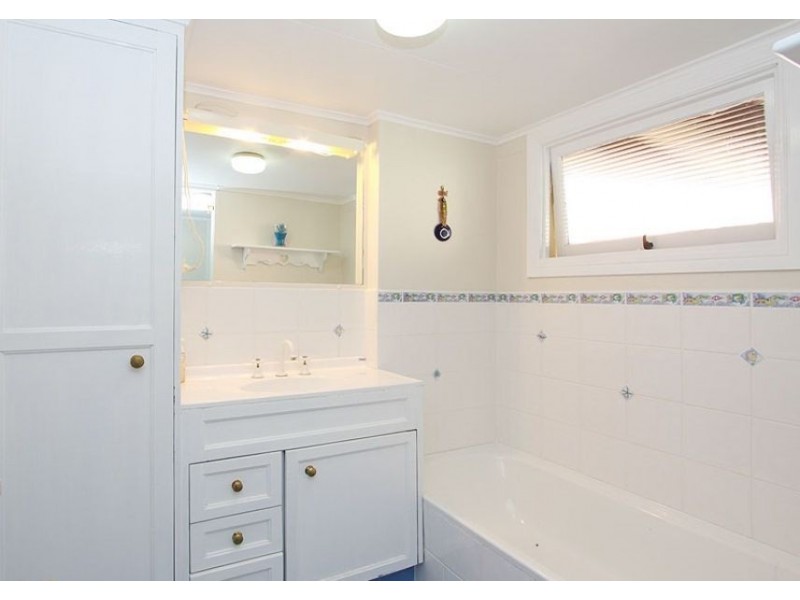 11 Sydney Street, Redcliffe QLD 4020