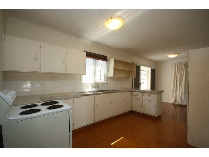 20 Jeffrey Street, Redcliffe QLD 4020