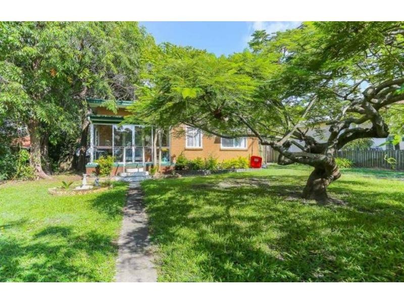 143 Oxley Avenue, Woody Point QLD 4019