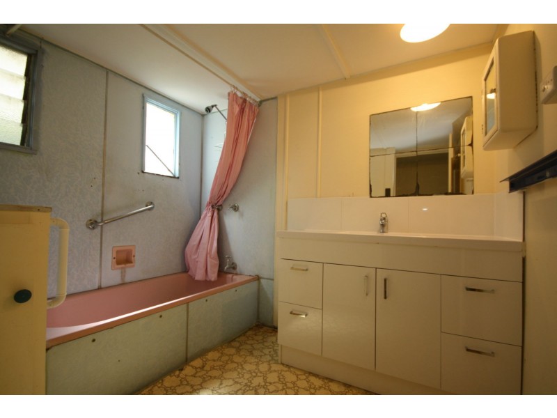 158 Prince Edward Parade, Scarborough QLD 4020