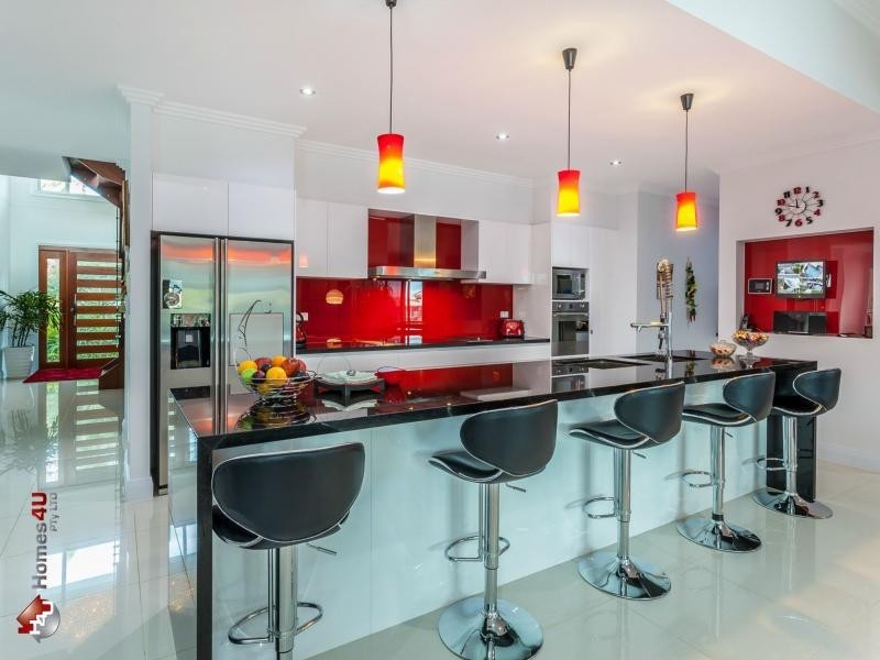 7 Sverige Court, Newport QLD 4020