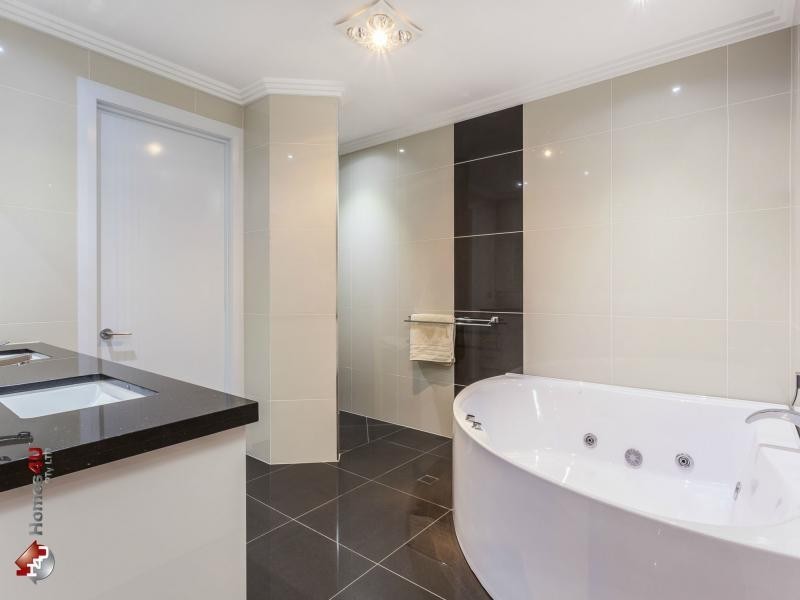 7 Sverige Court, Newport QLD 4020