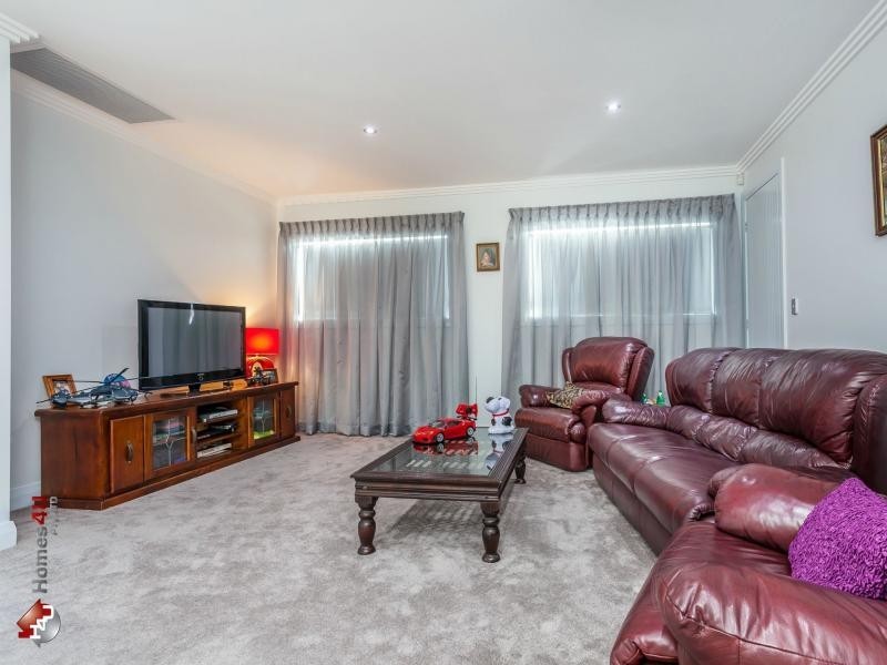 7 Sverige Court, Newport QLD 4020