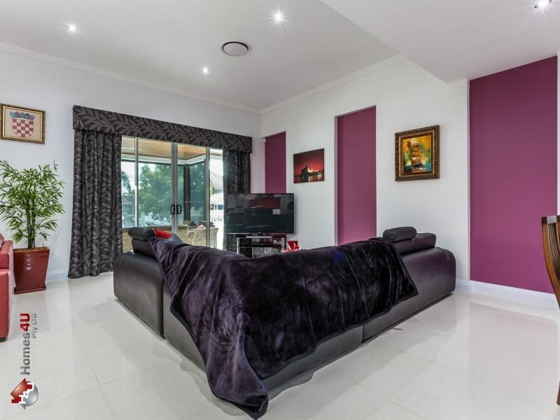 7 Sverige Court, Newport QLD 4020