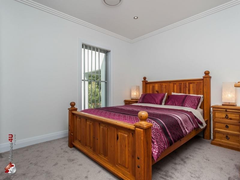 7 Sverige Court, Newport QLD 4020