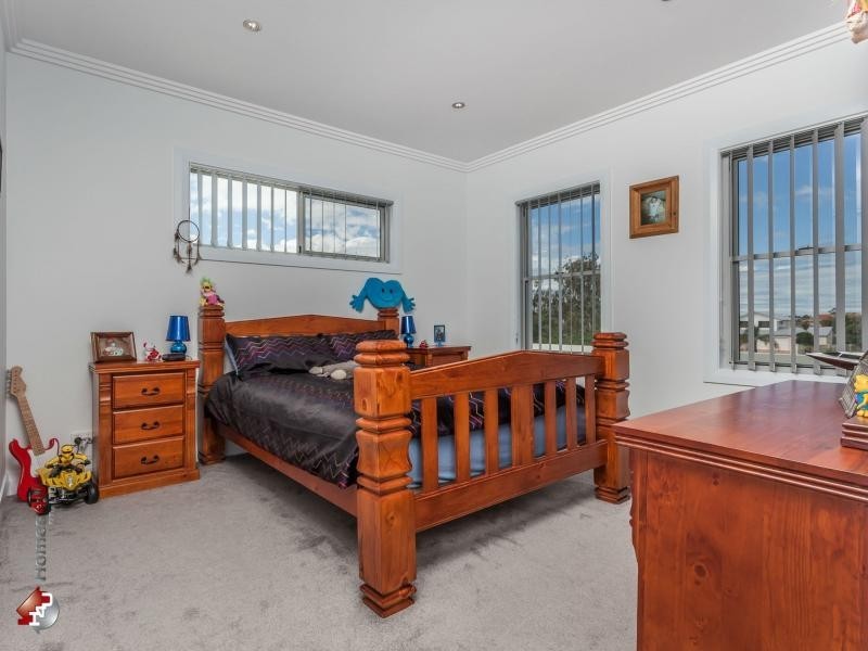 7 Sverige Court, Newport QLD 4020