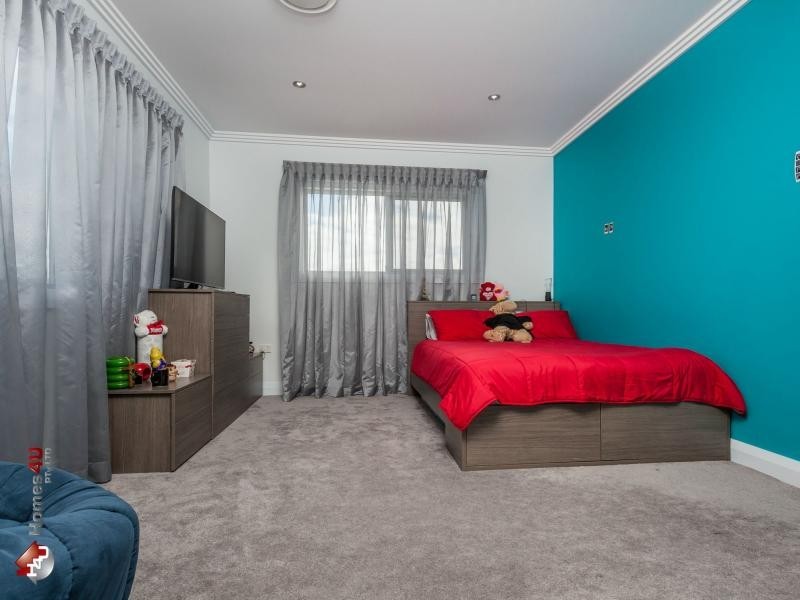 7 Sverige Court, Newport QLD 4020