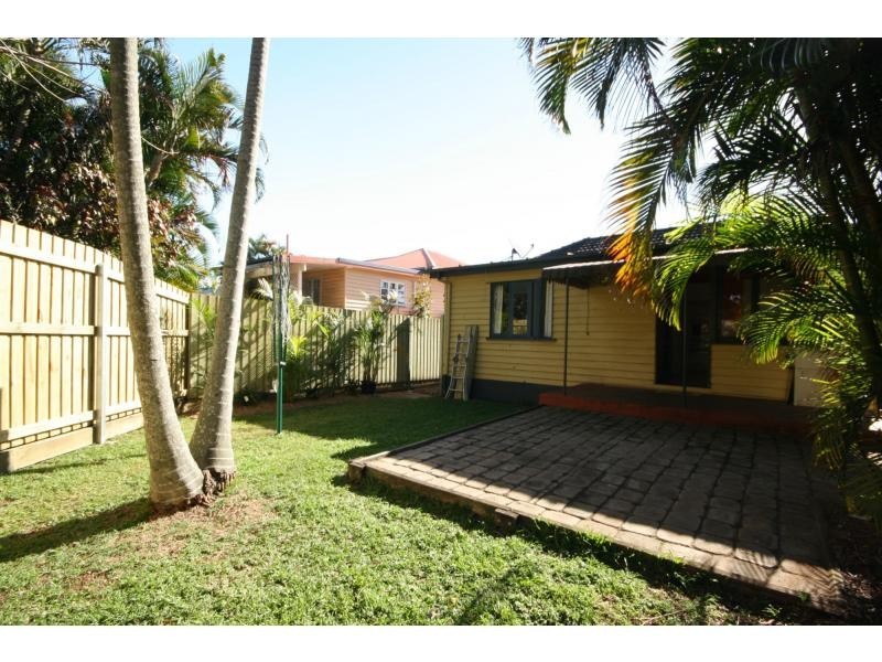 8 Donald Street, Woody Point QLD 4019