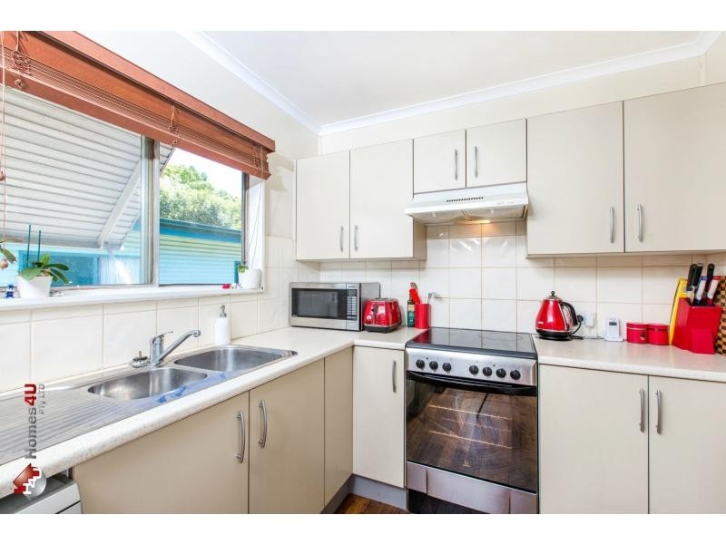 18 Pikett Street, Clontarf QLD 4019