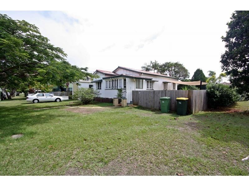 28 Bramble Street, Woody Point QLD 4019