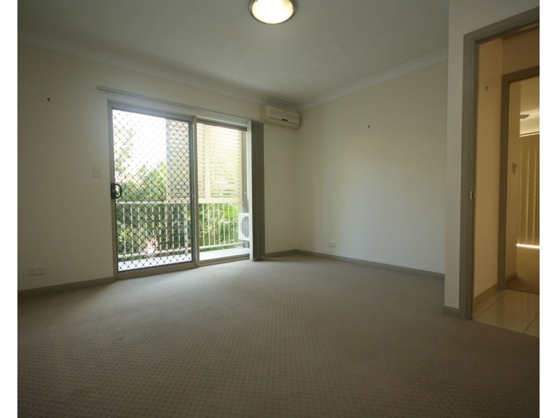 4/7 Sutton Street, Redcliffe QLD 4020