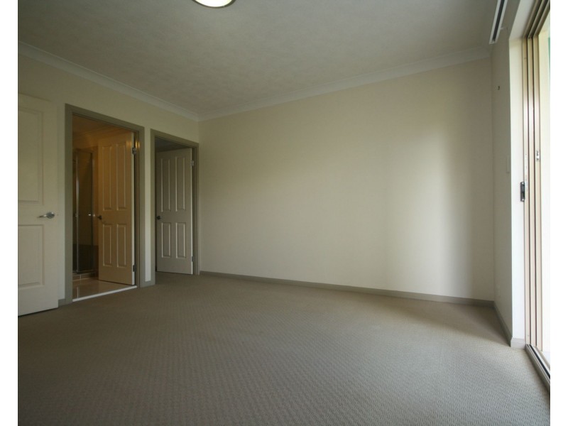 4/7 Sutton Street, Redcliffe QLD 4020