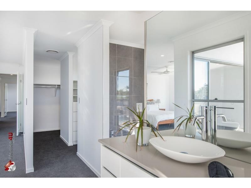 15A Courageous Court, Newport QLD 4020