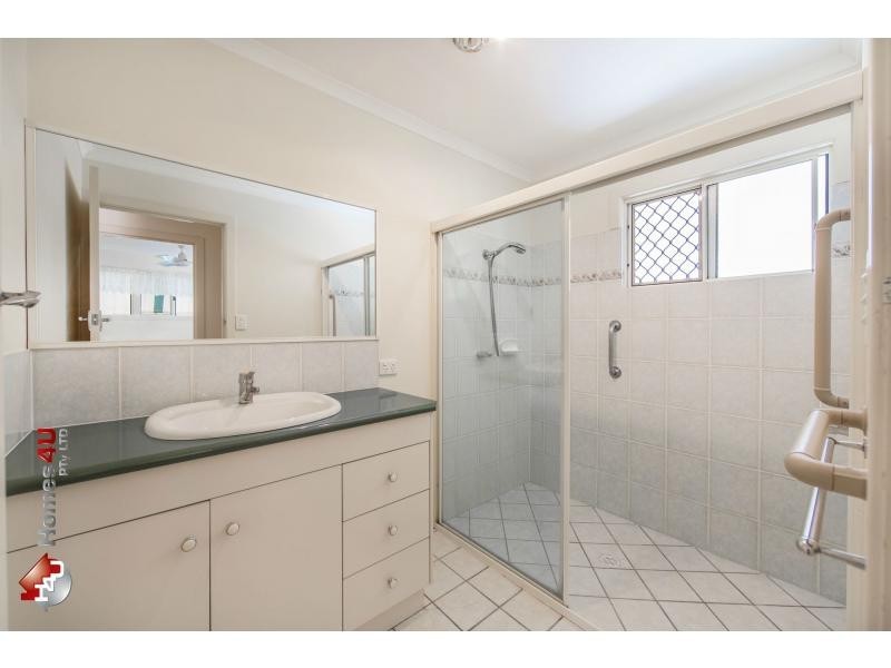 2 Hanlon Street, Scarborough QLD 4020