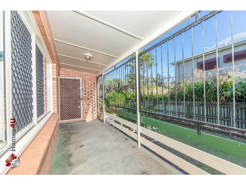 2 Hanlon Street, Scarborough QLD 4020