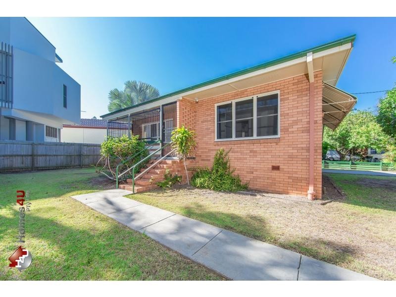 2 Hanlon Street, Scarborough QLD 4020