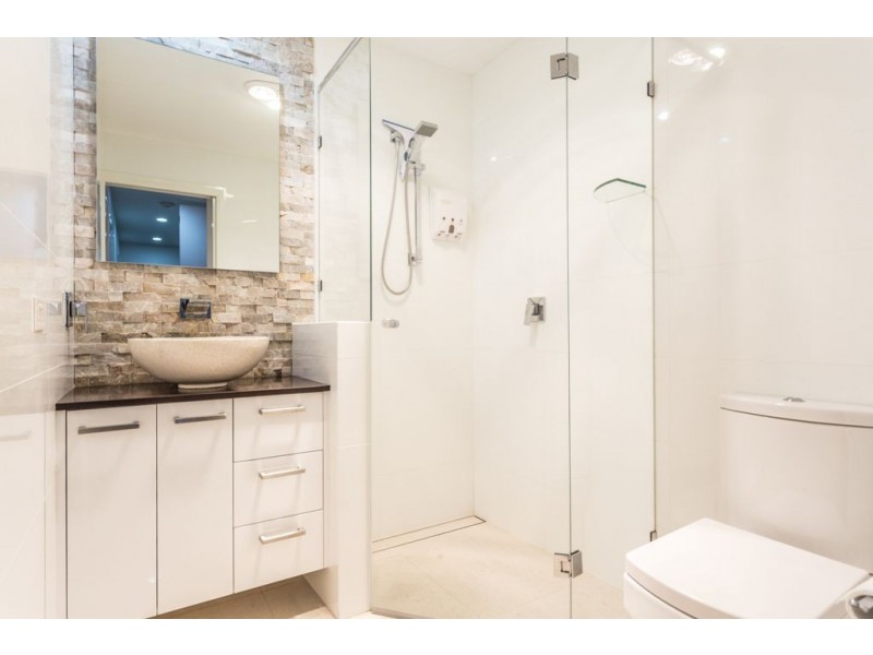 48 Fourth Avenue, Sandgate QLD 4017