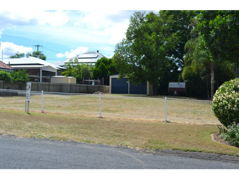 2A Heather Street, Silkstone QLD 4304