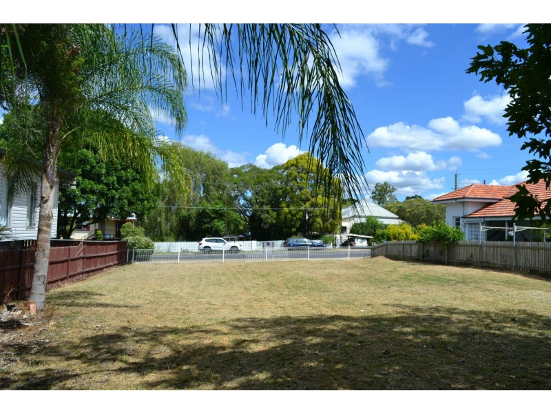 2A Heather Street, Silkstone QLD 4304