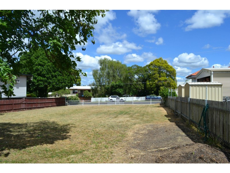 2A Heather Street, Silkstone QLD 4304