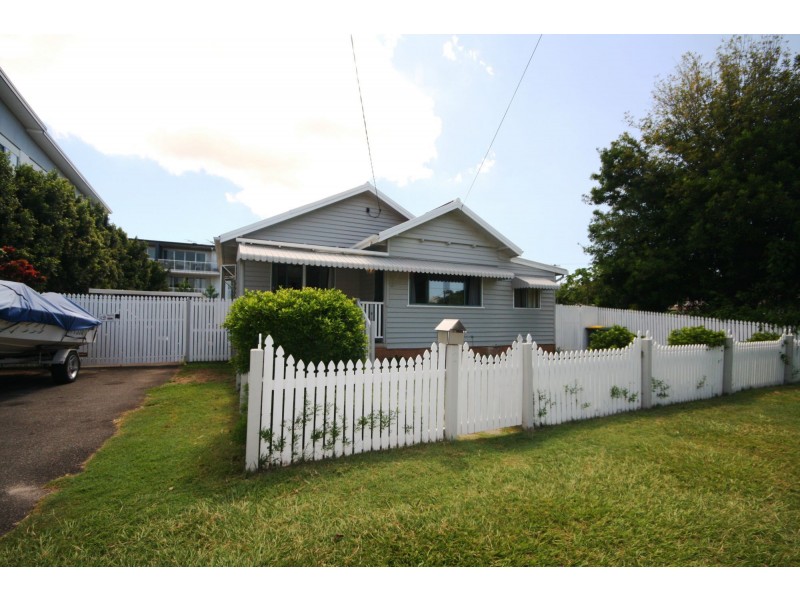 2 Ewart Street, Clontarf QLD 4019