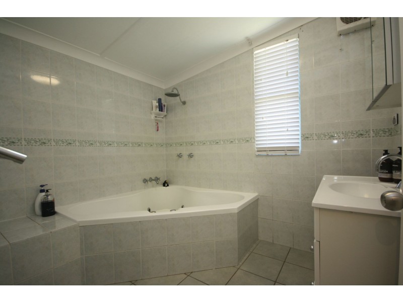 2 Ewart Street, Clontarf QLD 4019