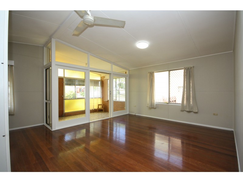 305 Anzac Avenue St, Kippa-ring QLD 4021