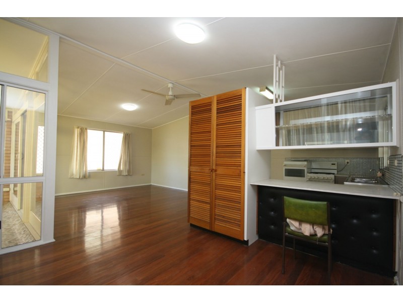 305 Anzac Avenue St, Kippa-ring QLD 4021