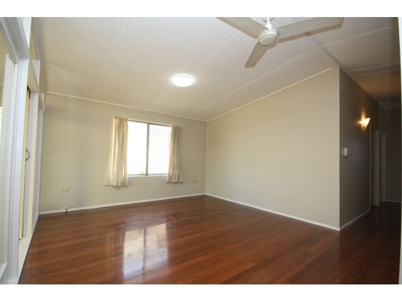 305 Anzac Avenue St, Kippa-ring QLD 4021