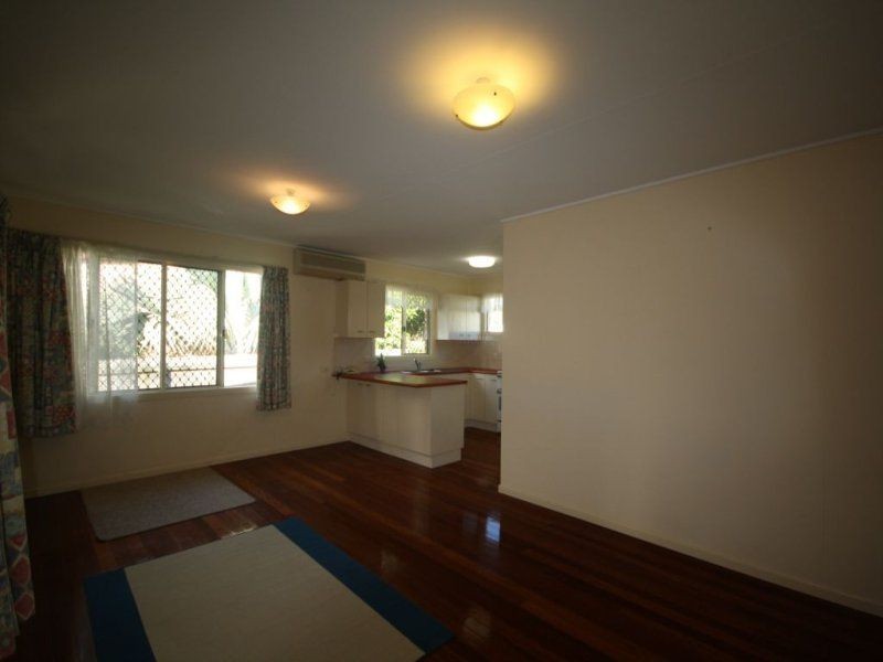 2 Hanlon Street, Scarborough QLD 4020