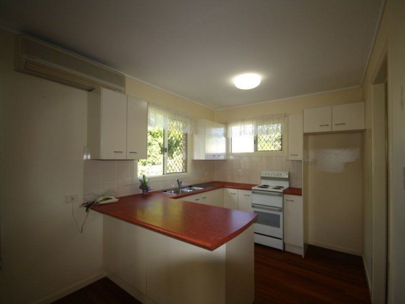 2 Hanlon Street, Scarborough QLD 4020