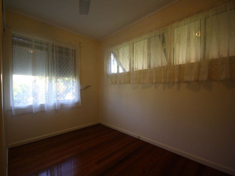 2 Hanlon Street, Scarborough QLD 4020