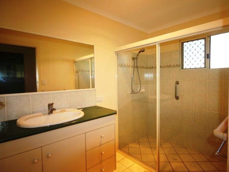 2 Hanlon Street, Scarborough QLD 4020