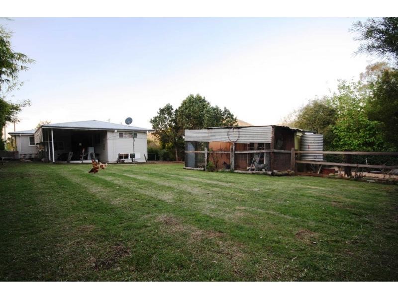 22 Elizabeth Street, Esk QLD 4312