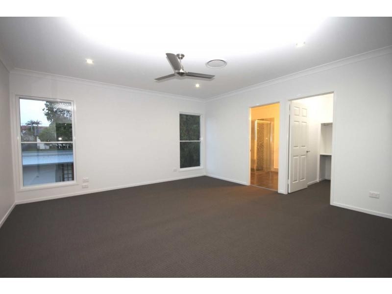 30 Central Avenue, Scarborough QLD 4020