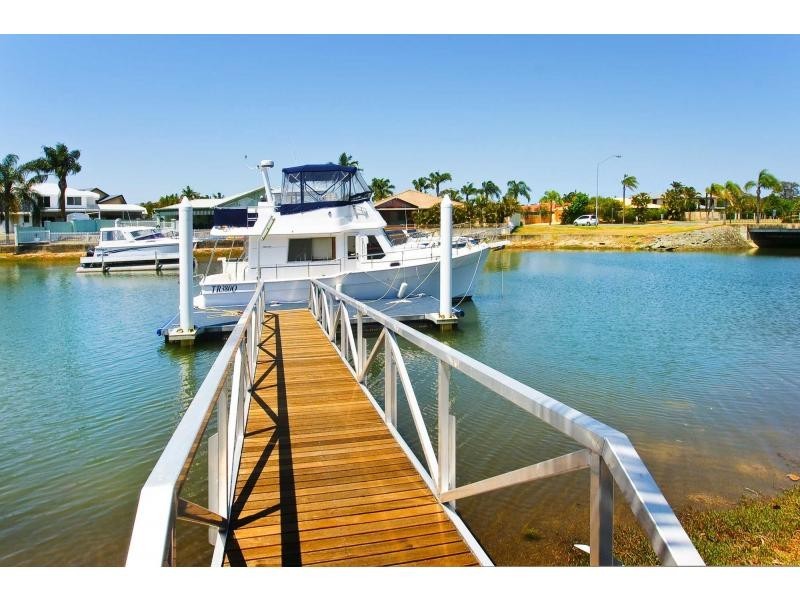 4 Fleetwing Avenue, Newport QLD 4020