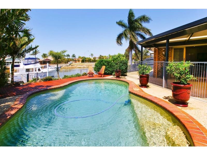 4 Fleetwing Avenue, Newport QLD 4020